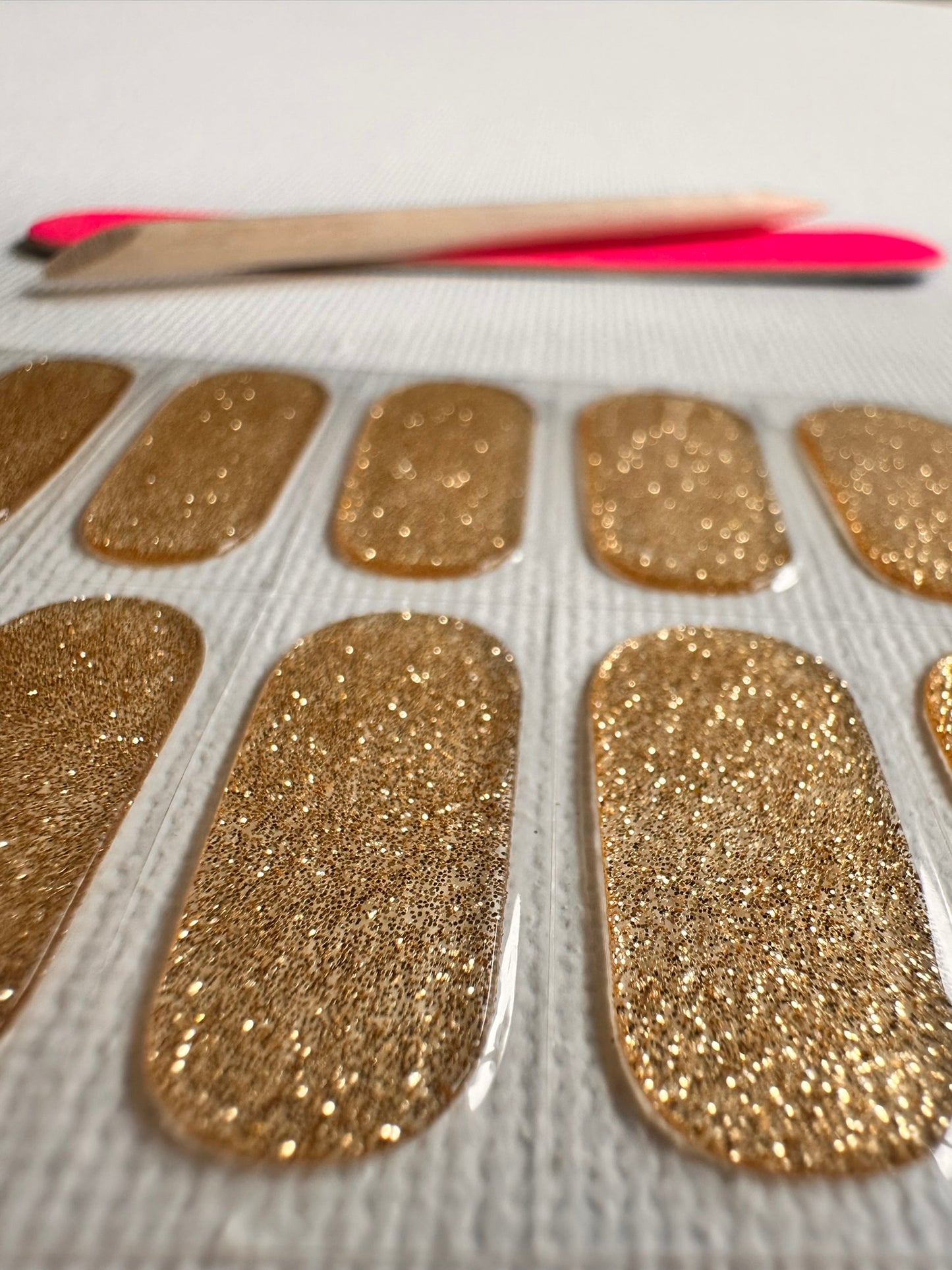 DISCO QUEEN GOLD 20pc Vegan Gel Nail Sticker - Eco-Friendly & Non-Toxic