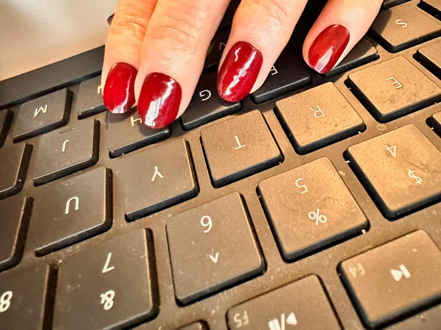 LONDON 20pc DIY Gel Sticker Manicure Kit - At-Home Salon Quality, No UV Light Needed