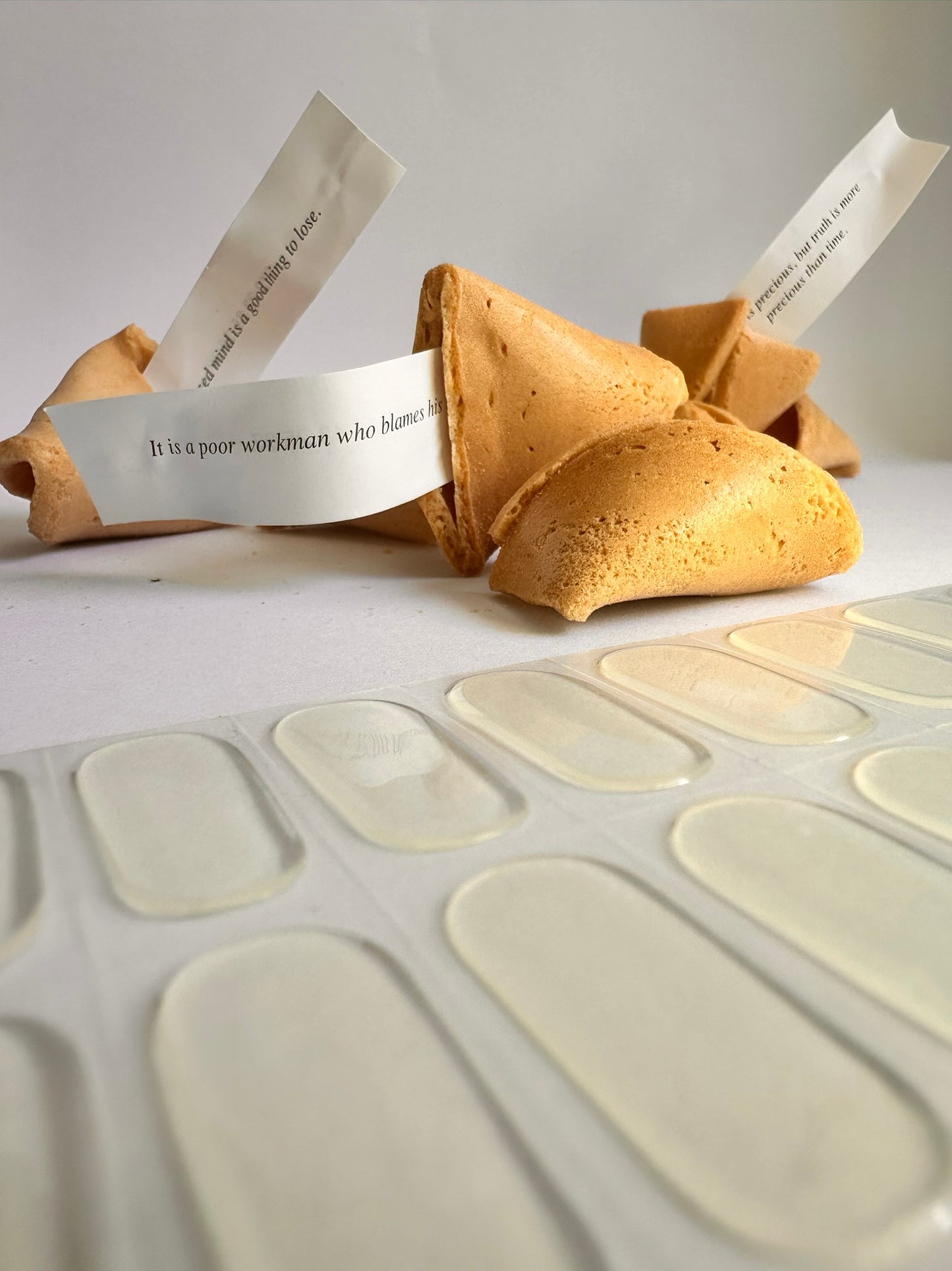 I SEE YOU Peel-Off Gel Nail Stickers - Easy Removal, LED Light, Vegan & Cruelty-Free