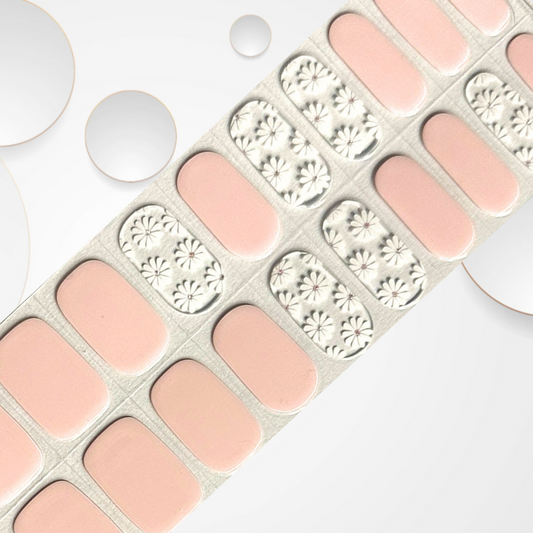 ALL MINE Gel Nail Stickers 20pc, white daisies, transparent and pastel pink, vegan, cruelty-free