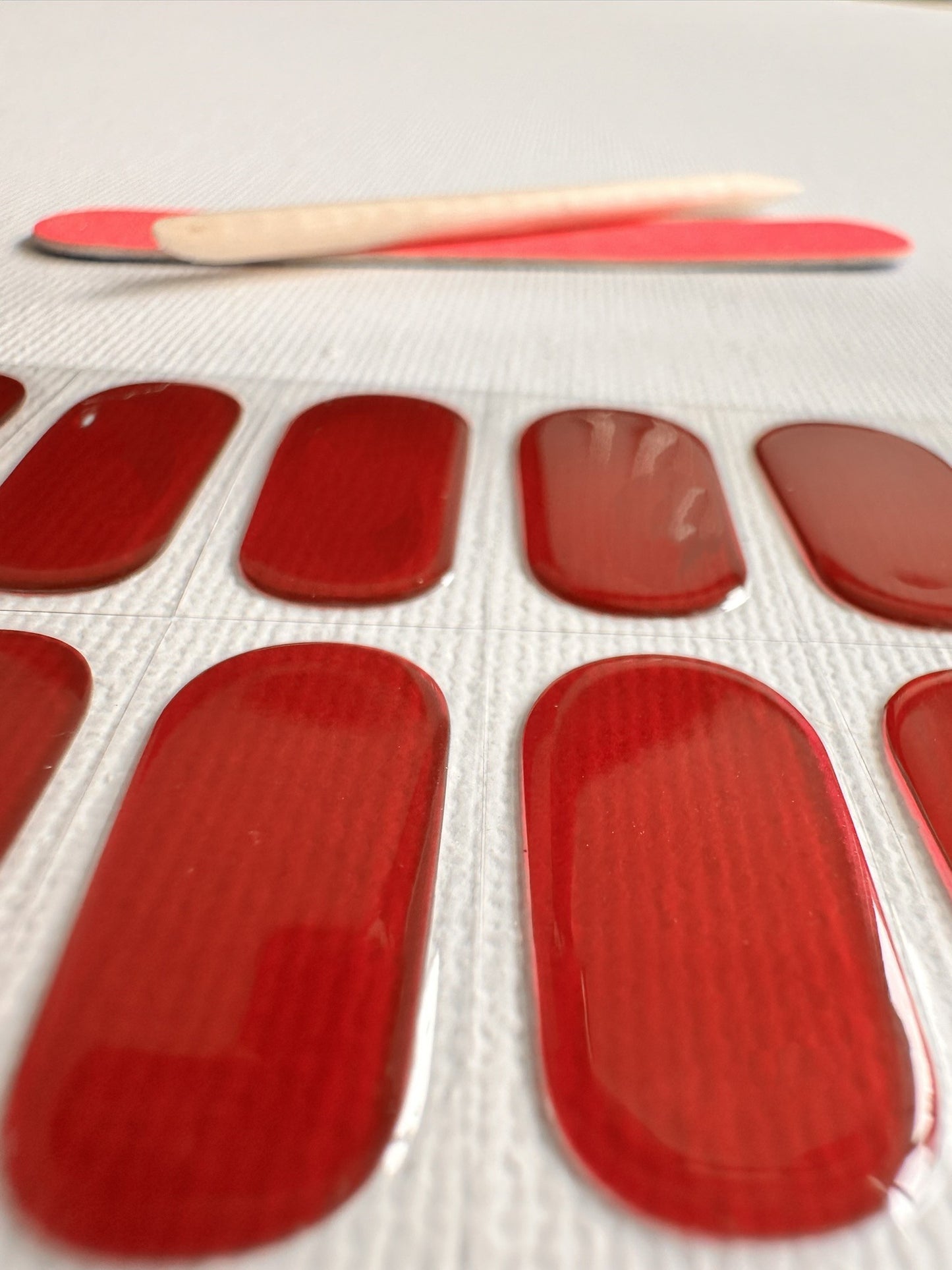 VINO PLUM 20pc Long-Lasting Gel Nail Sticker Kit - Vegan, Cruelty-Free, and Non-Toxic
