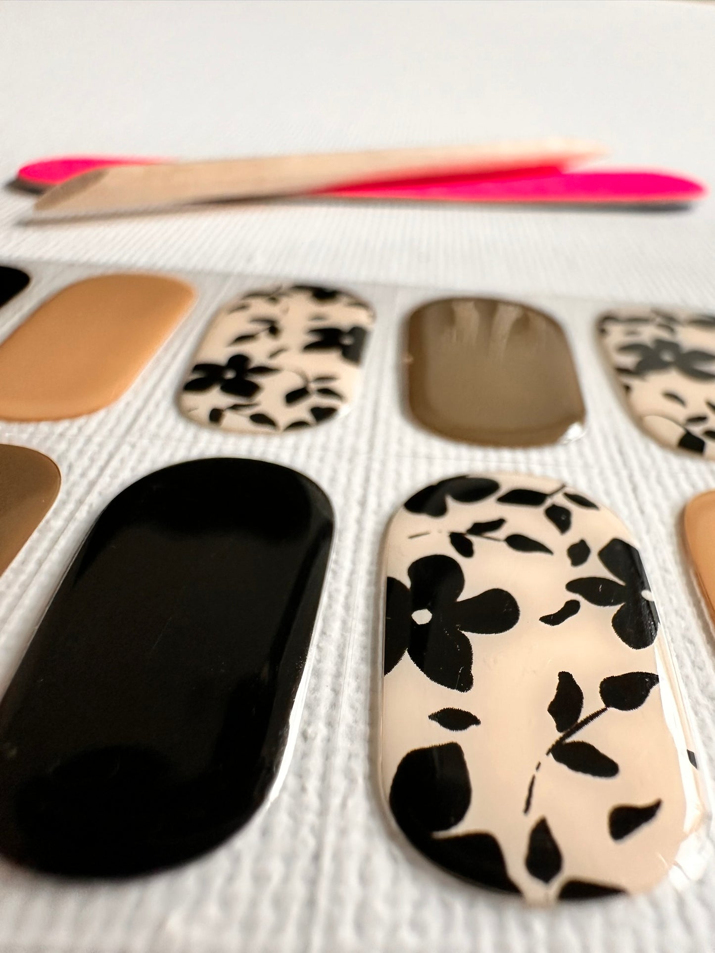 PETAL & POP Long-Lasting Gel Nail Sticker Kit - Vegan, Cruelty-Free, and Non-Toxic